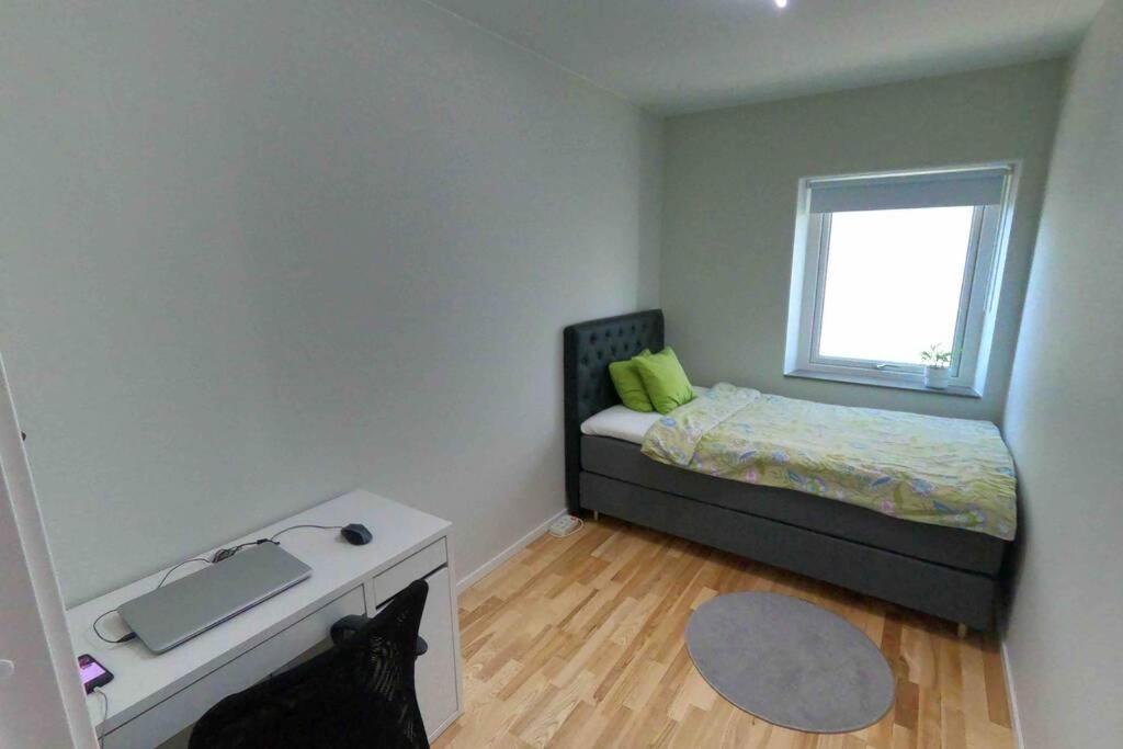 Homestay - Private Room In An Apartment ヨーテボリ エクステリア 写真