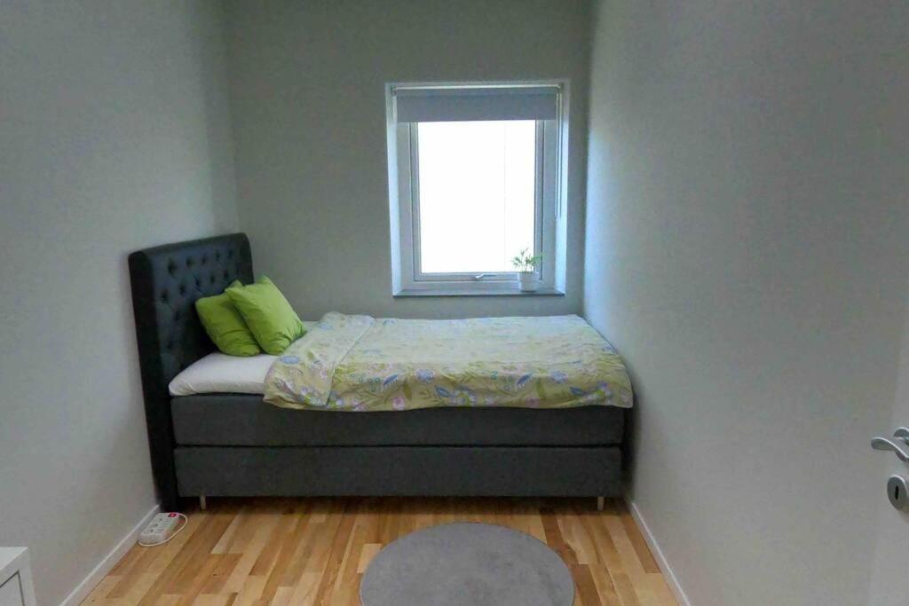 Homestay - Private Room In An Apartment ヨーテボリ エクステリア 写真