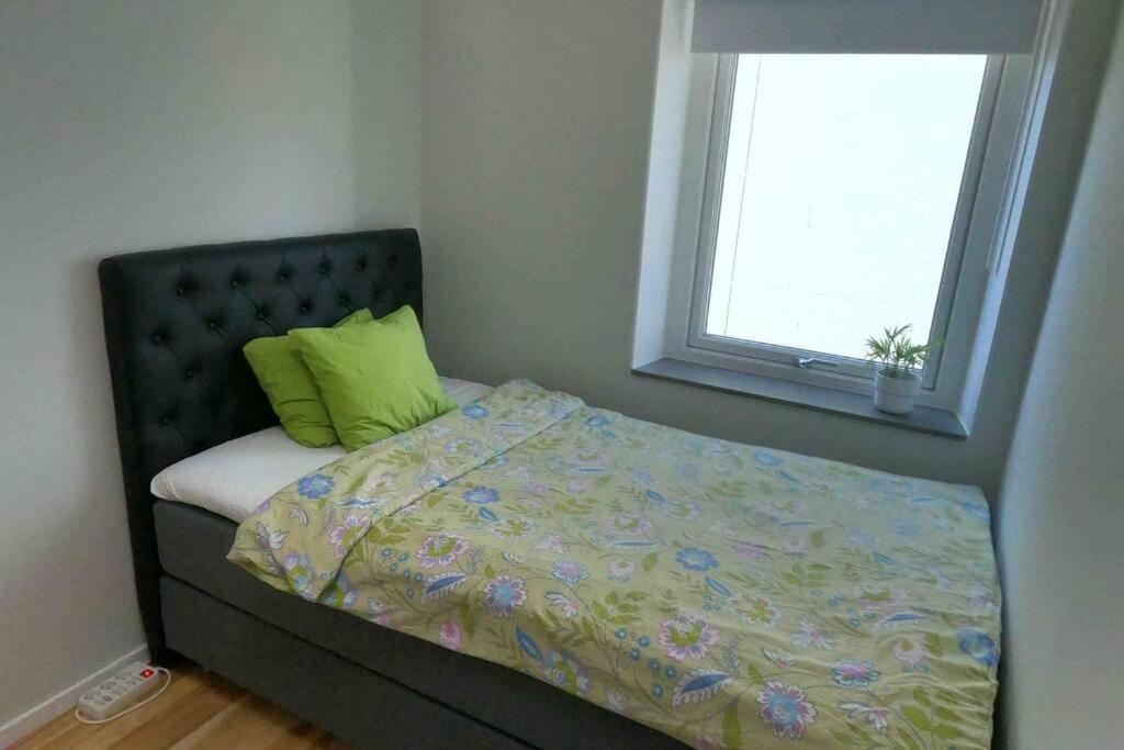 Homestay - Private Room In An Apartment ヨーテボリ エクステリア 写真