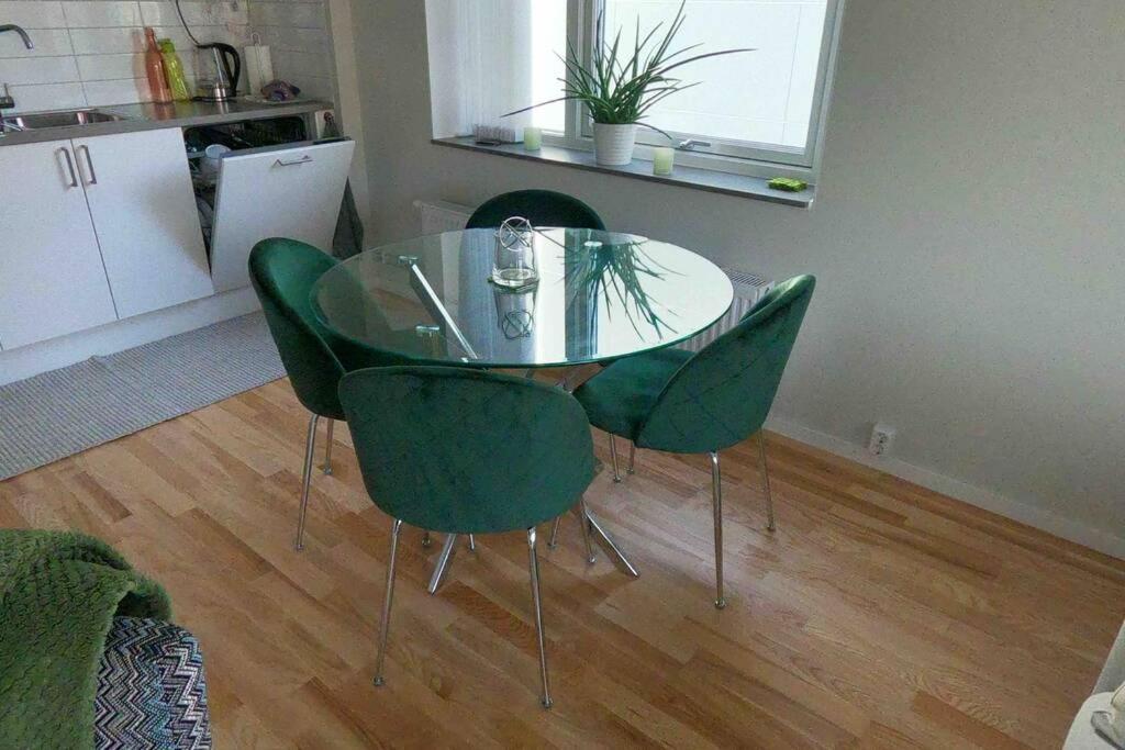 Homestay - Private Room In An Apartment ヨーテボリ エクステリア 写真