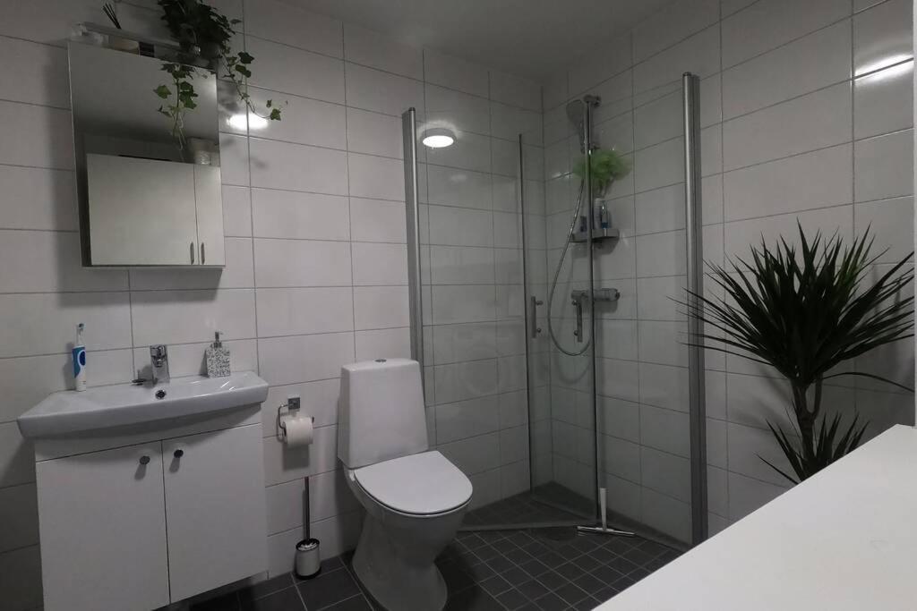 Homestay - Private Room In An Apartment ヨーテボリ エクステリア 写真