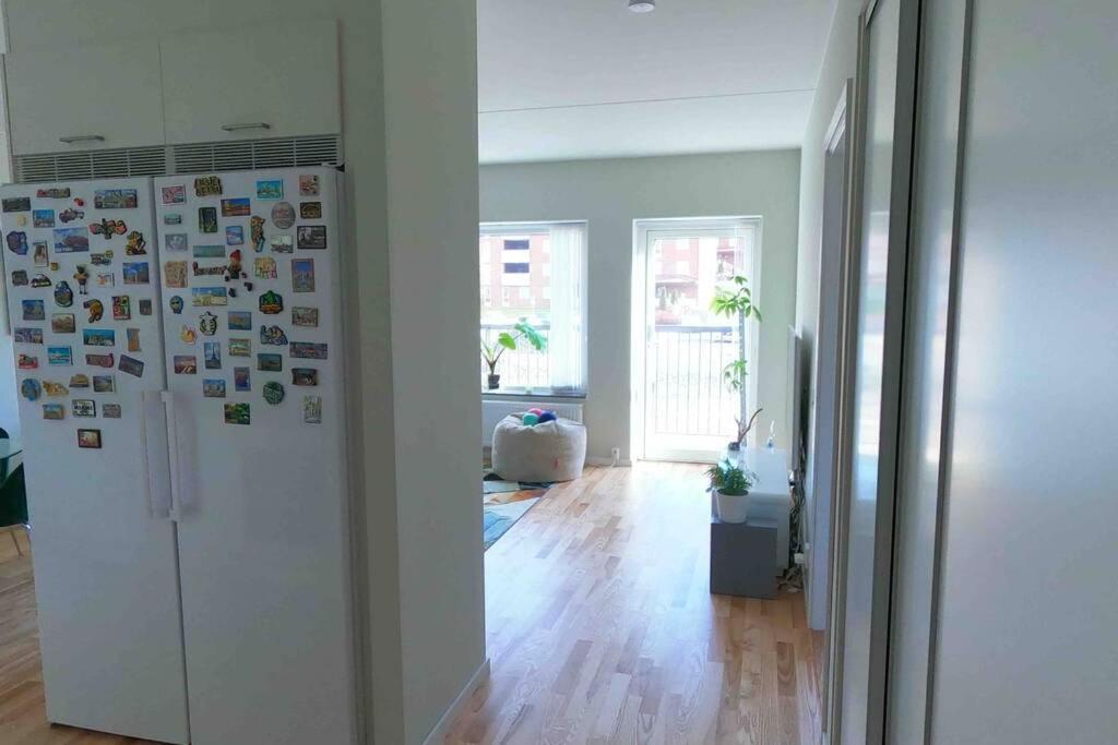 Homestay - Private Room In An Apartment ヨーテボリ エクステリア 写真